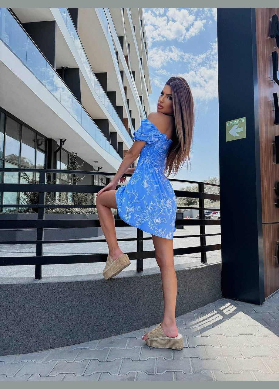 Блакитна красива блакитна літня сукня з коротким рукавом і відкритою спиною, коротка сукня із софту в квітковому принті No Brand