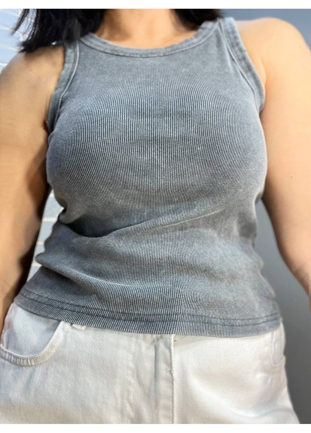 Майка женская YI FANG 501-2733 вареная рубчик порезанные швы No Brand — 304548533