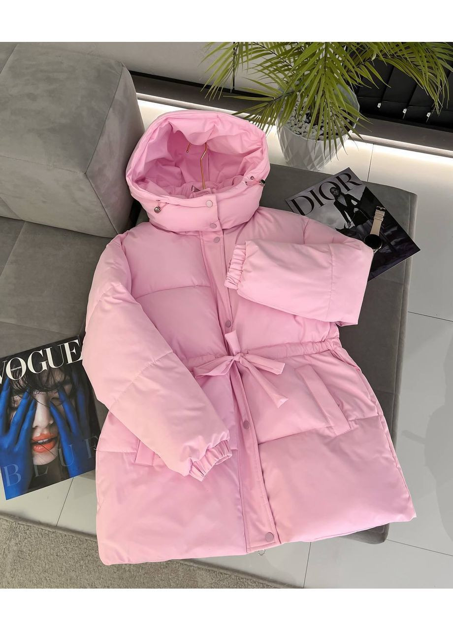 Рожева зимня жіноча куртка з об'ємним капюшоном та регульованим поясом MonCher