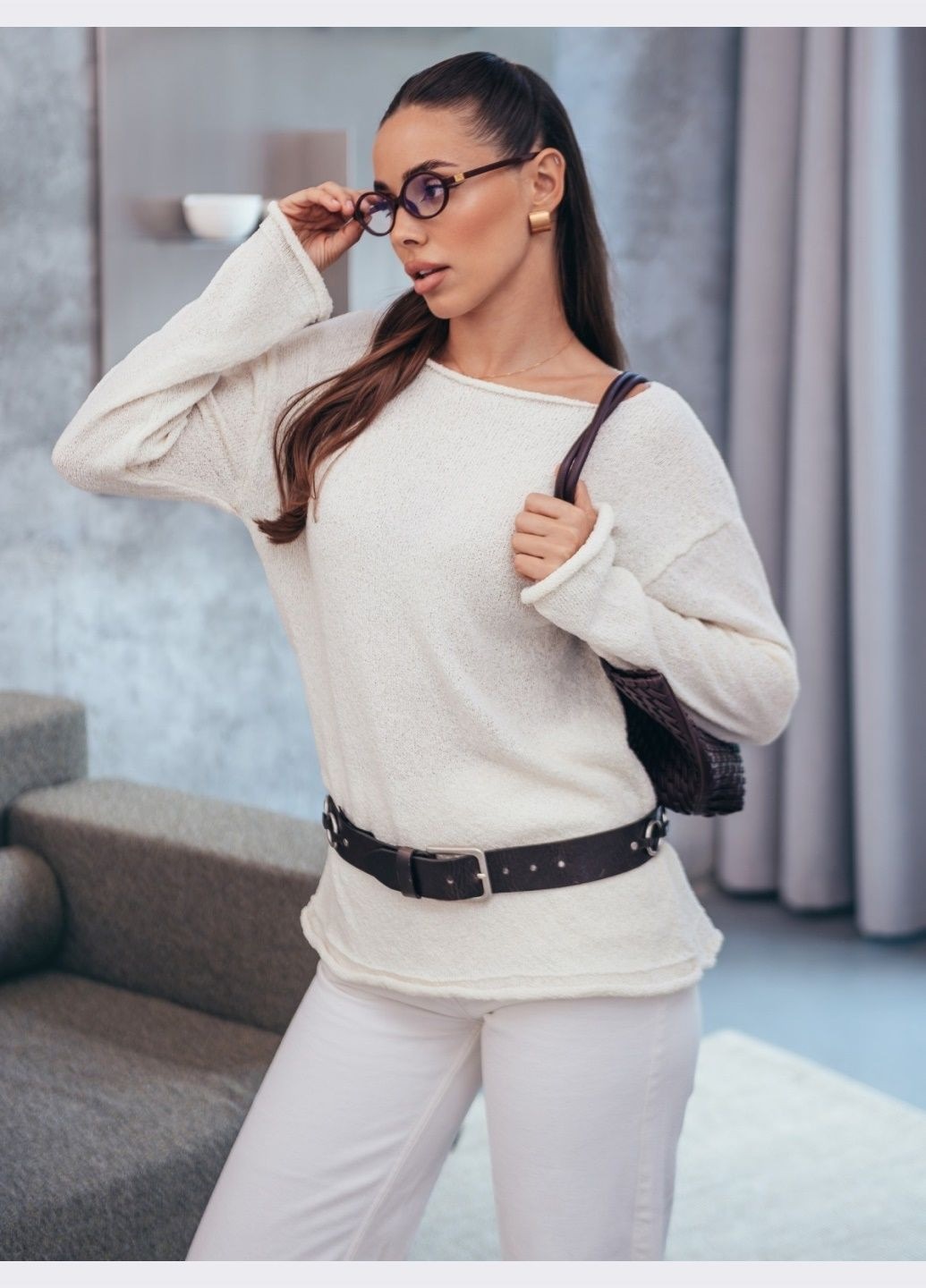 Молочный демисезонный джемпер молочного цвета с подворотом на рукавах Dressa