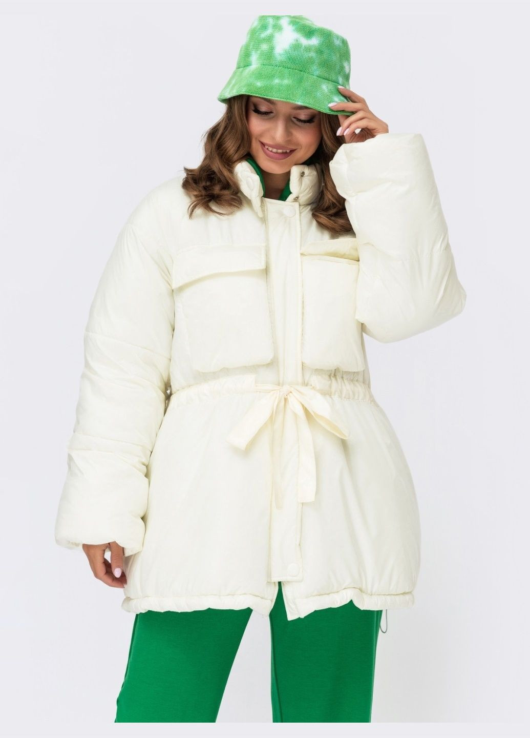 Молочная зимняя зимняя куртка молочного цвета с накладными карманами Dressa