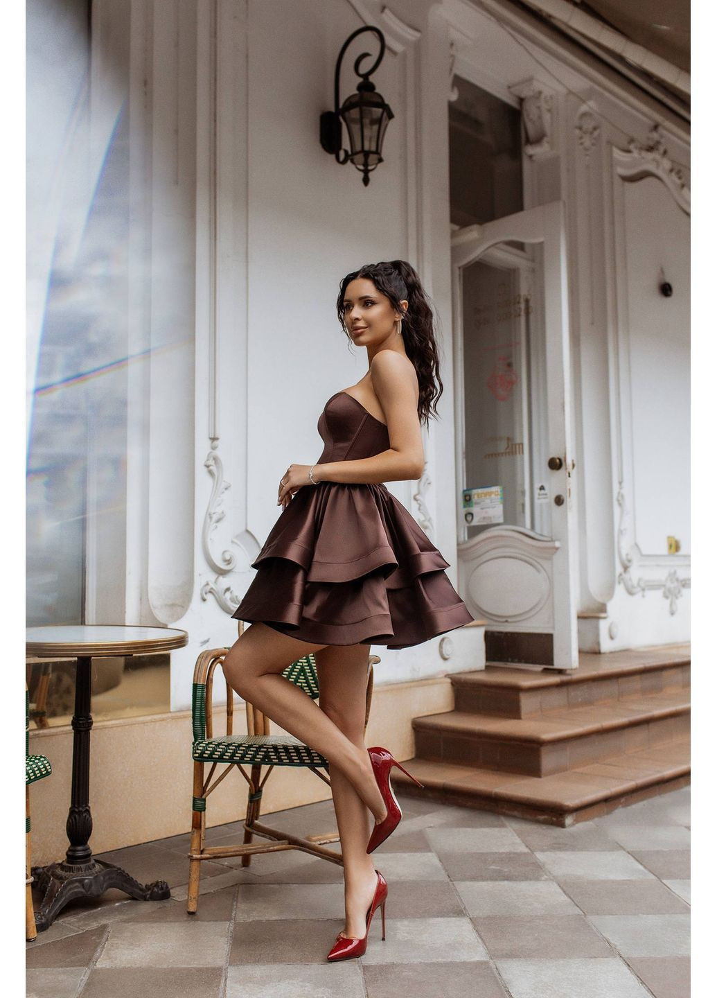 Коричнева святковий міні-сукня з корсетним верхом та пишною спідницею з пишною спідницею MonCher