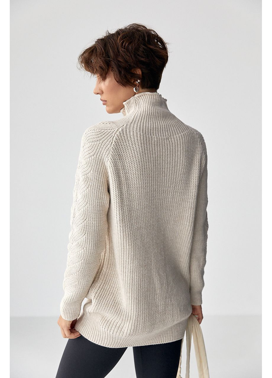 Бежевый зимний вязаный женский свитер с косичками Lurex