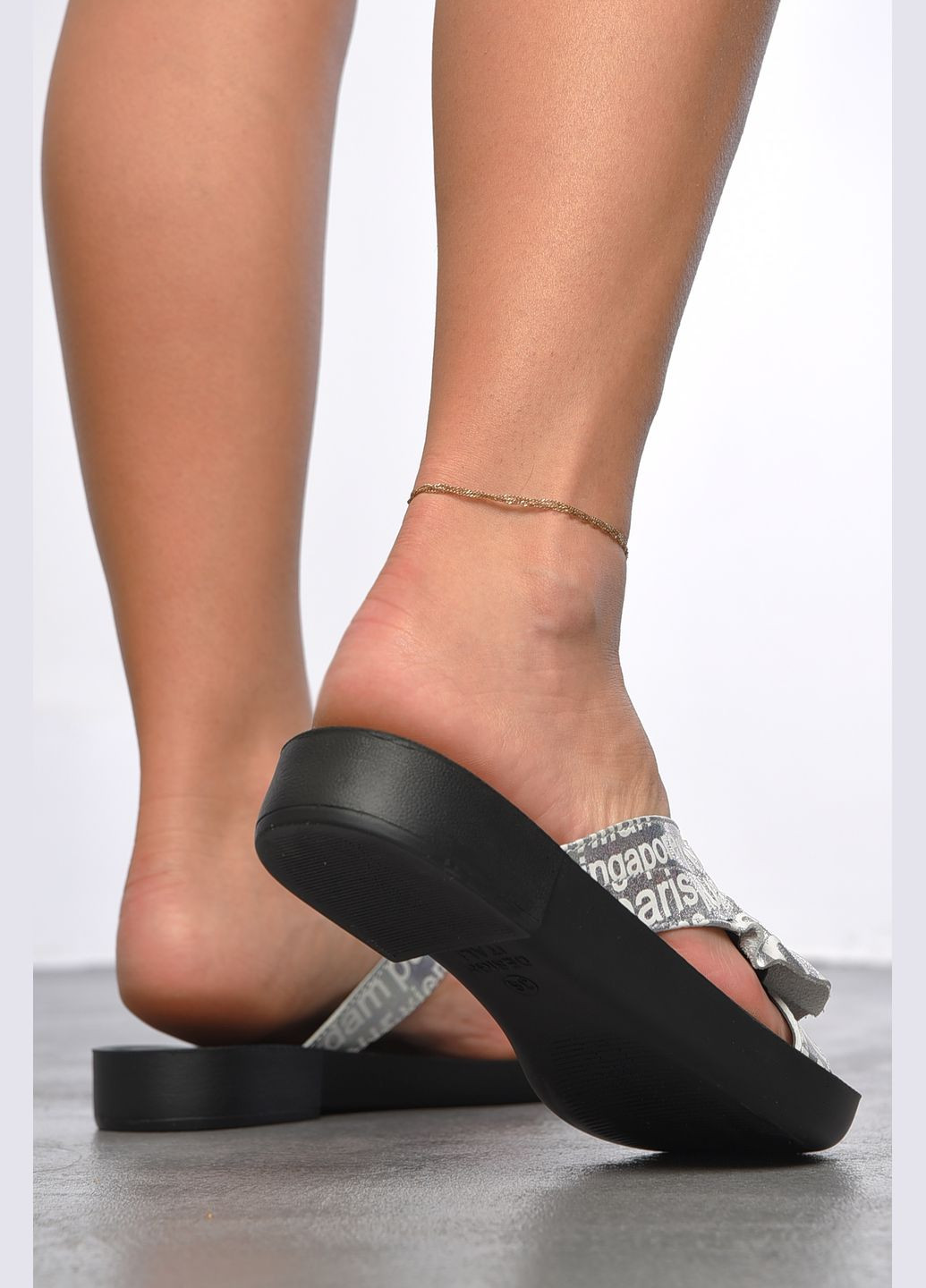 Шльопанці жіночі натуральна шкіра сріблястого кольору Let's Shop (300512693)