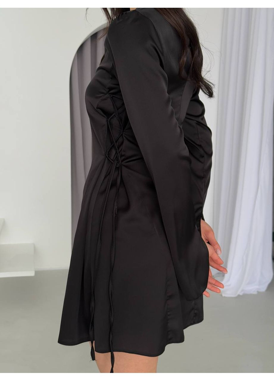 Черное женское шёлковое платье с боковыми затяжками No Brand