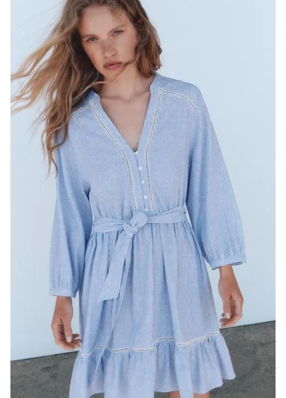 Блакитна коротка смугаста сукня з мережкою Zara