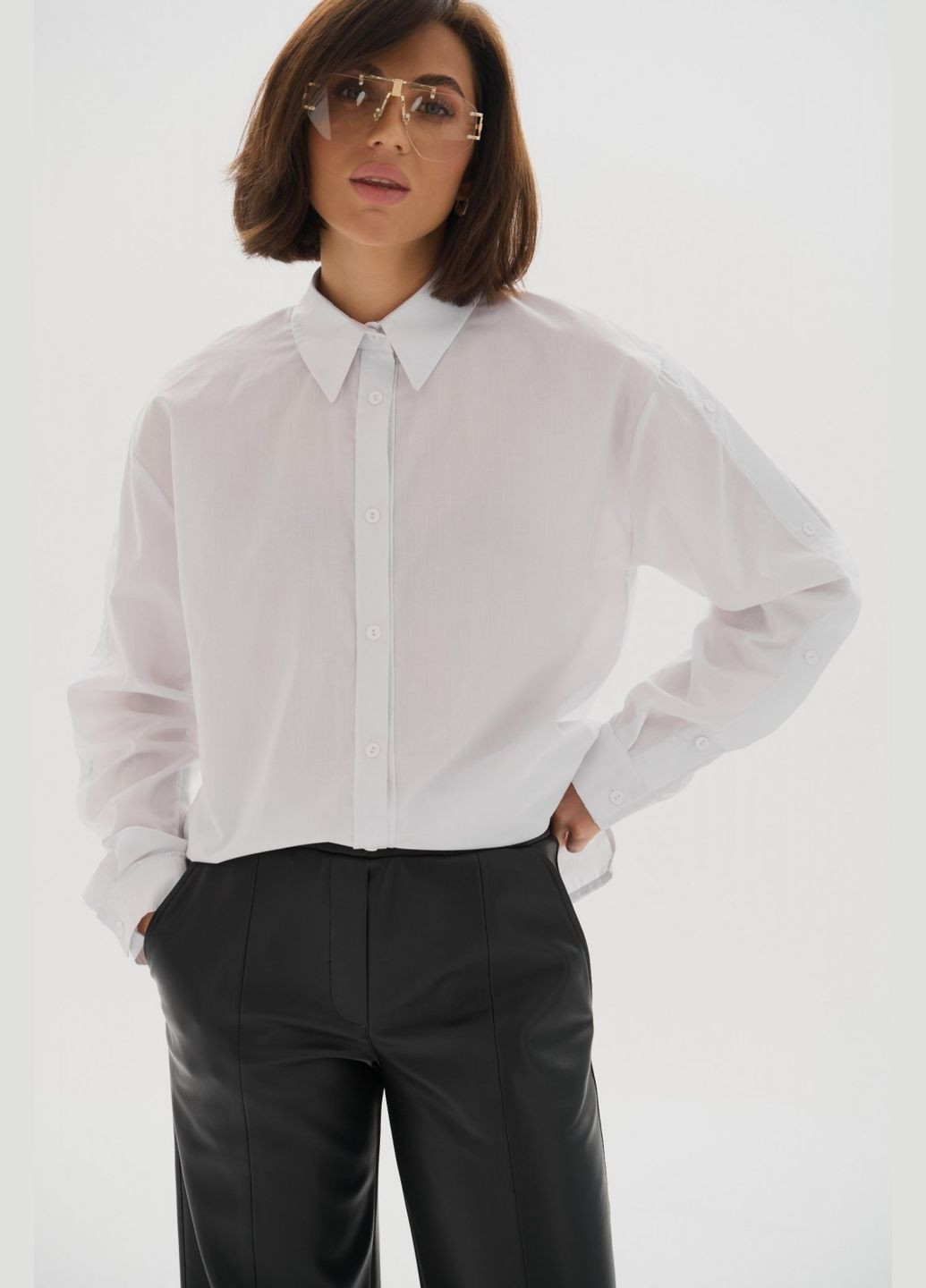 Белая женская классическая рубашка из хлопка цвет белый р.m/l 451481 New Trend