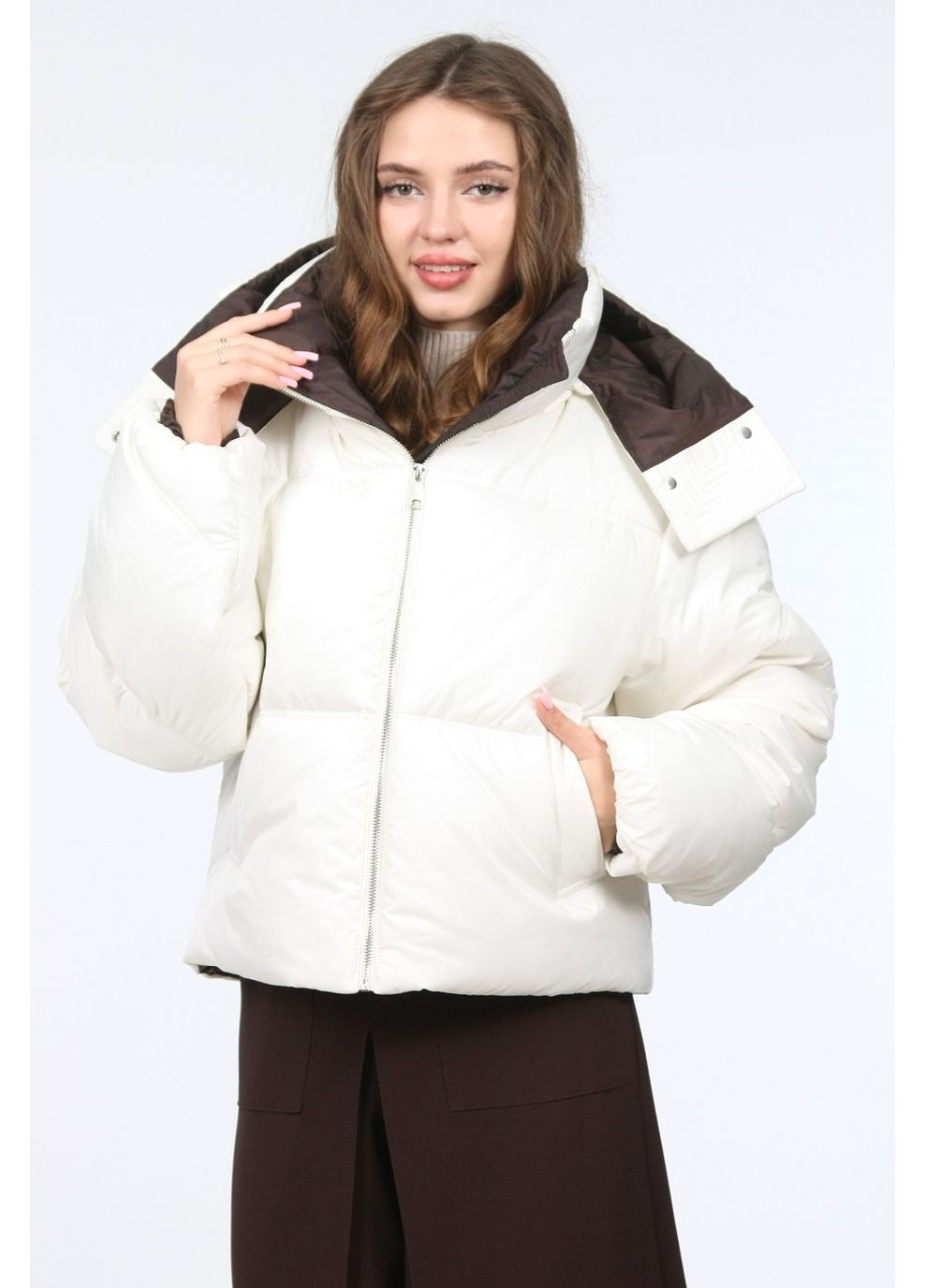 Молочна демісезонна куртка коротка 907 шоколад плащівка молочний Актуаль