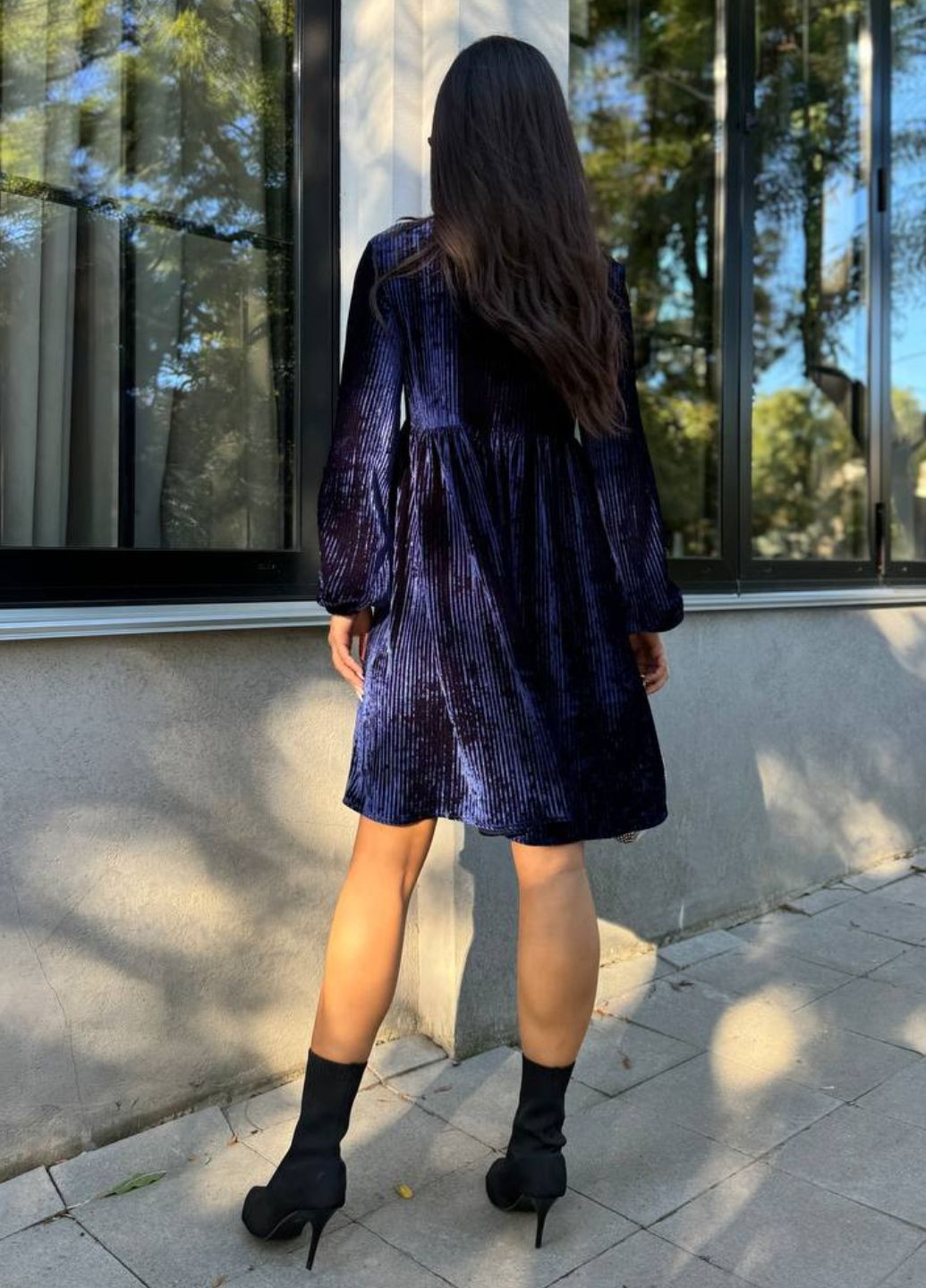 Синя кежуал велюрова міні сукня на гудзиках з рукавами ліхтарик Allthings однотонна