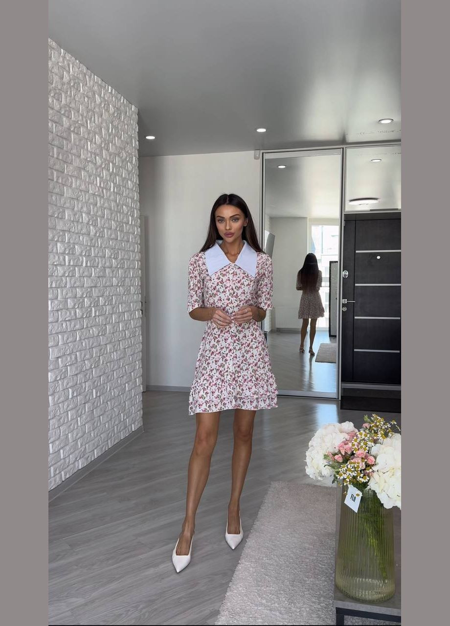 Білий кежуал сукня в квітковий принт з білим коміром дзвін Adelante з квітковим принтом