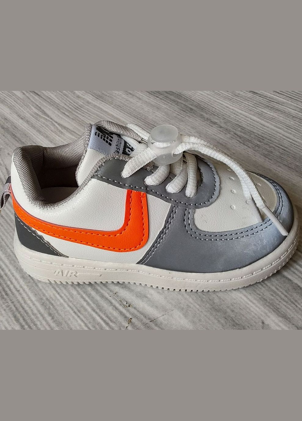 Цветные всесезонные детские кроссовки air белые с оранжевыми полосками No Brand