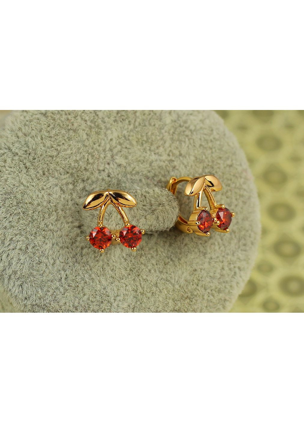Сережки дитячі вишенькі з червоними каменямим 1,1 см золотисті Xuping Jewelry (365248858)