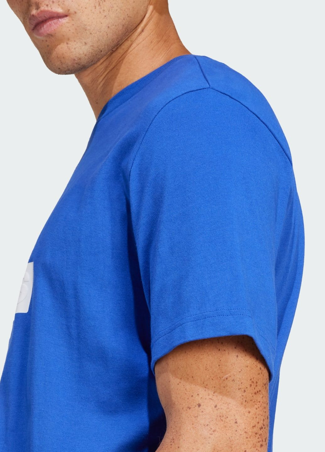 Синяя футболка future icons badge of sport adidas