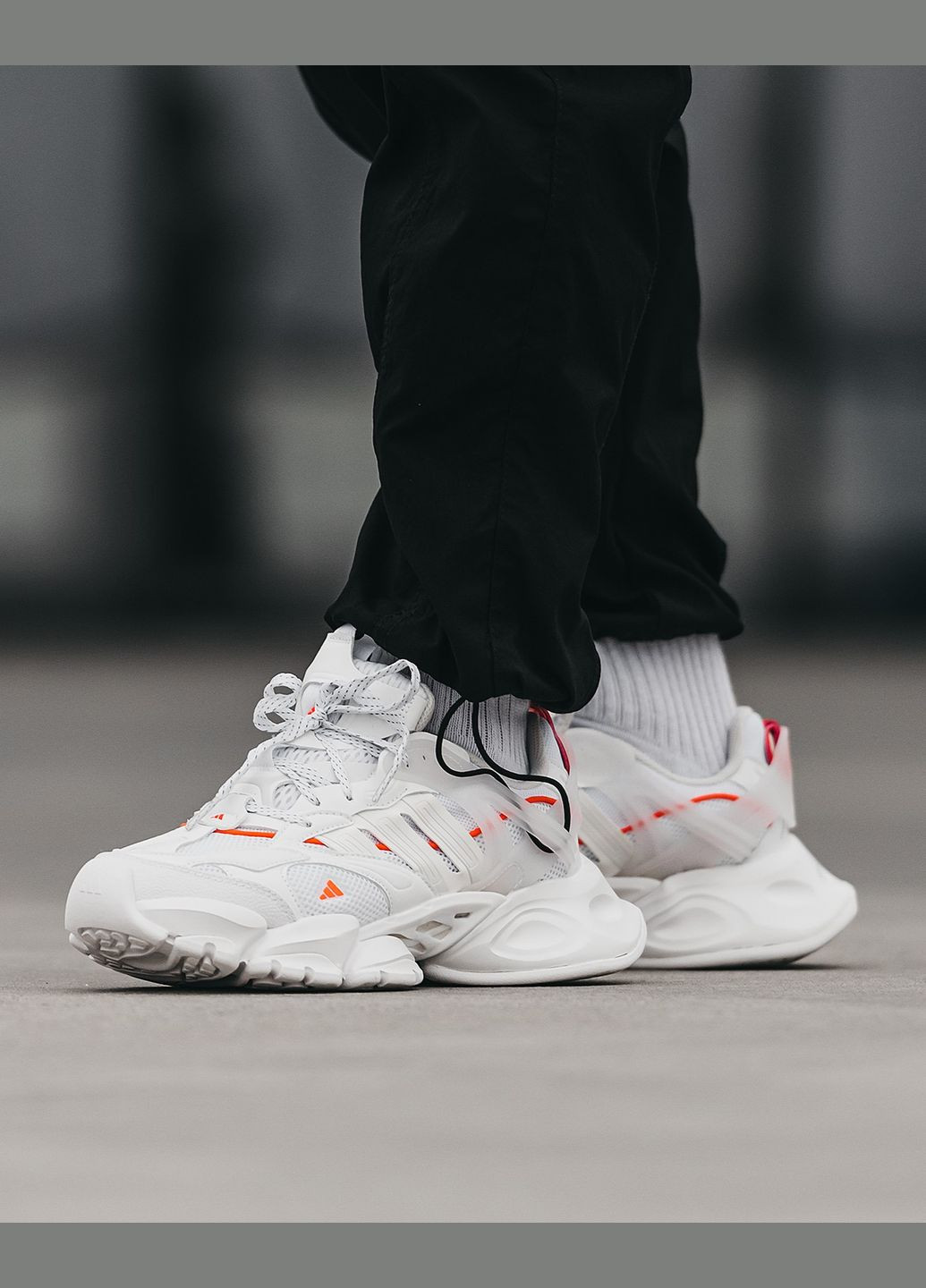 Білі всесезон кросівки чоловічі і жіночі adidas vento xlg white orange | адідас венто білі оранжеві No Brand