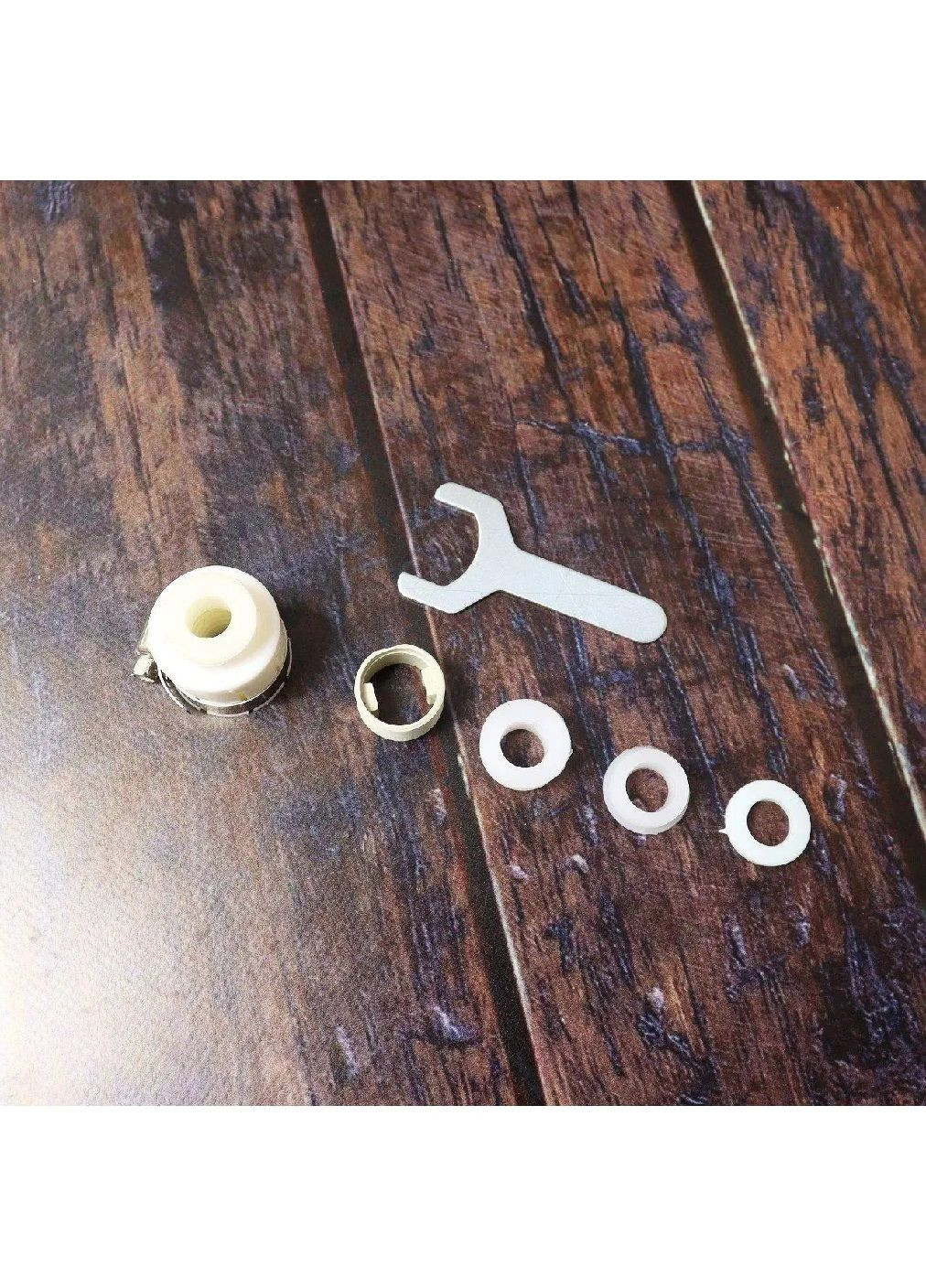 Насадка аератор на кран змішувач з поворотом 360° гнучким напрямком потоку 4 режими течії води 140х36.9х33 мм (480955-Prob) Unbranded (349225832)