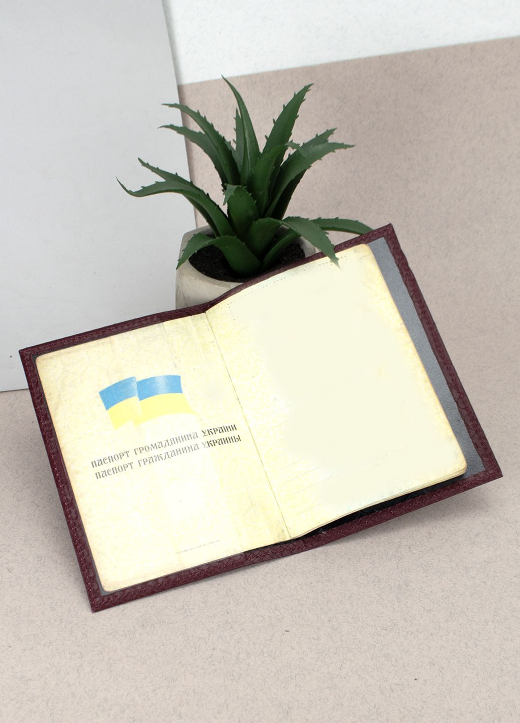 Обложка на паспорт кожаная 07115 бордовый питон HandyCover (280917997)
