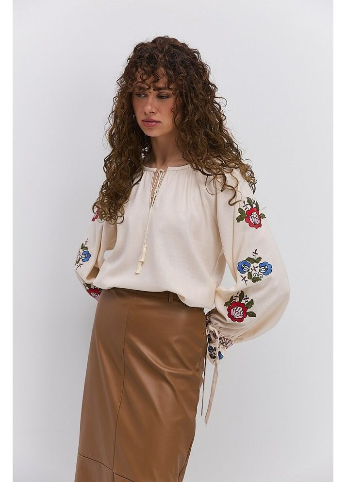 Бежевая женская вышиванка с цветами mkar35495 Arjen (368992532)