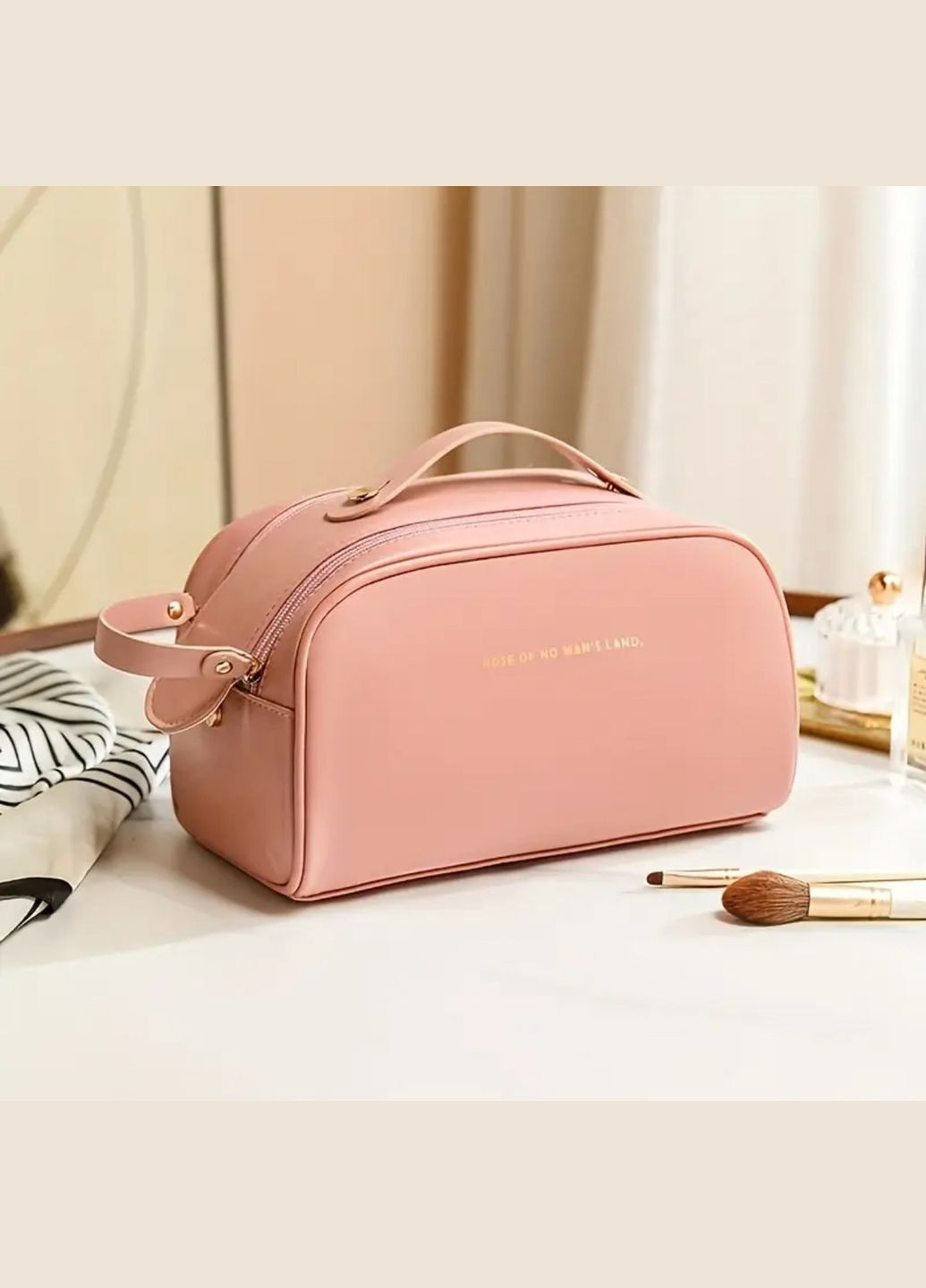 Вместительная большая компактная косметичка из кожзама розовая No Brand (323426882)
