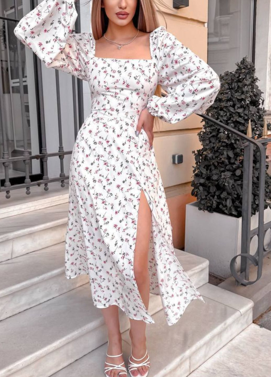 Белое повседневный платье-миди с открытой спинкой на шнуровке с открытыми плечами Tik-Tak с цветочным принтом