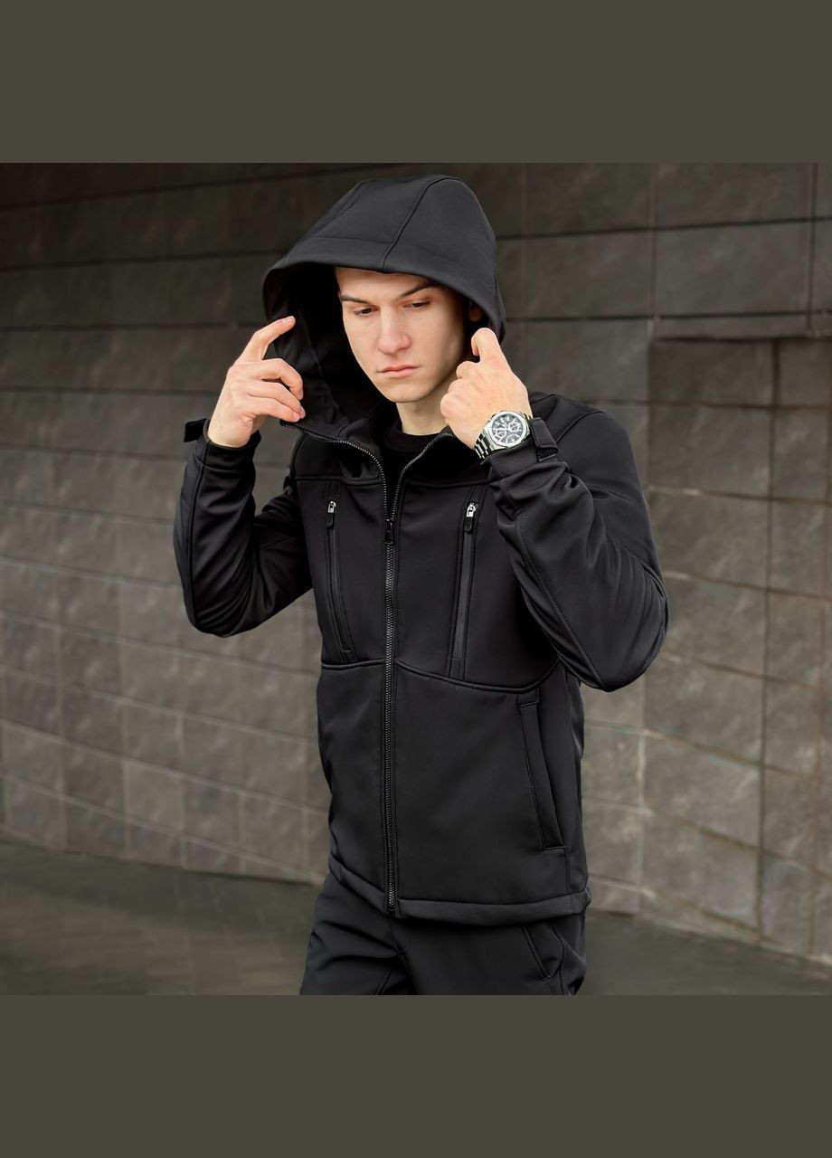 Черная демисезонная мужская куртка soft shell с водоотталкивающей плащевкой. Vakko