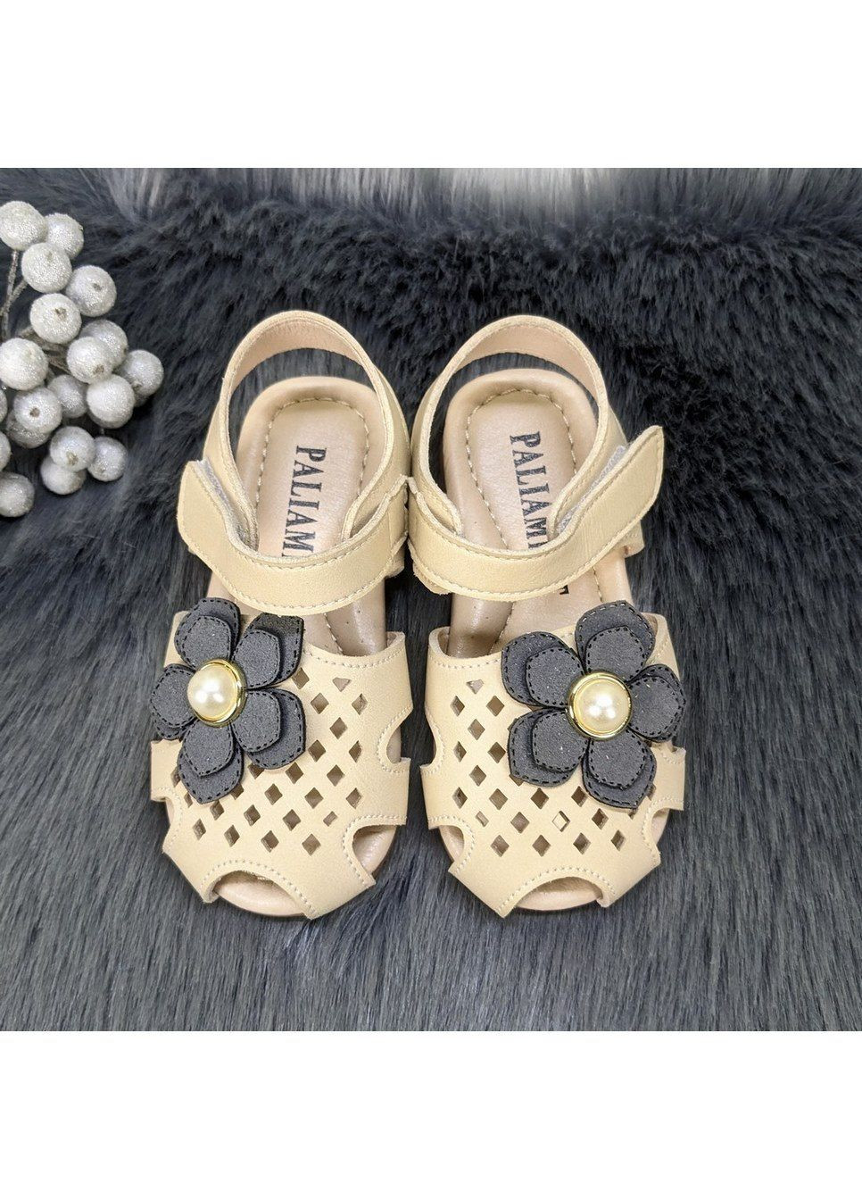 Бежевые босоножки сандалии детские Paliament с цветами