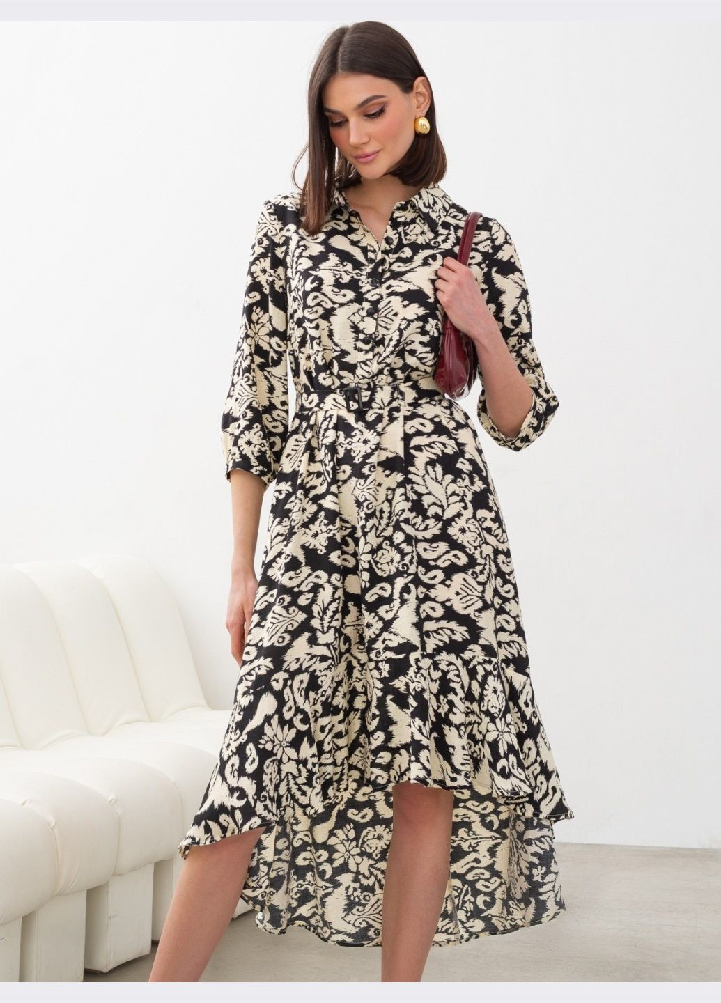 Чорна кежуал подовжена по спинці сукня-міді чорна з принтом Dressa з абстрактним візерунком