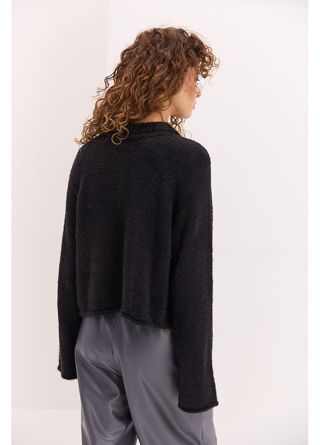 Женская вязаная кофта поло розовая с разрезами по бокам Arjen (361056769)