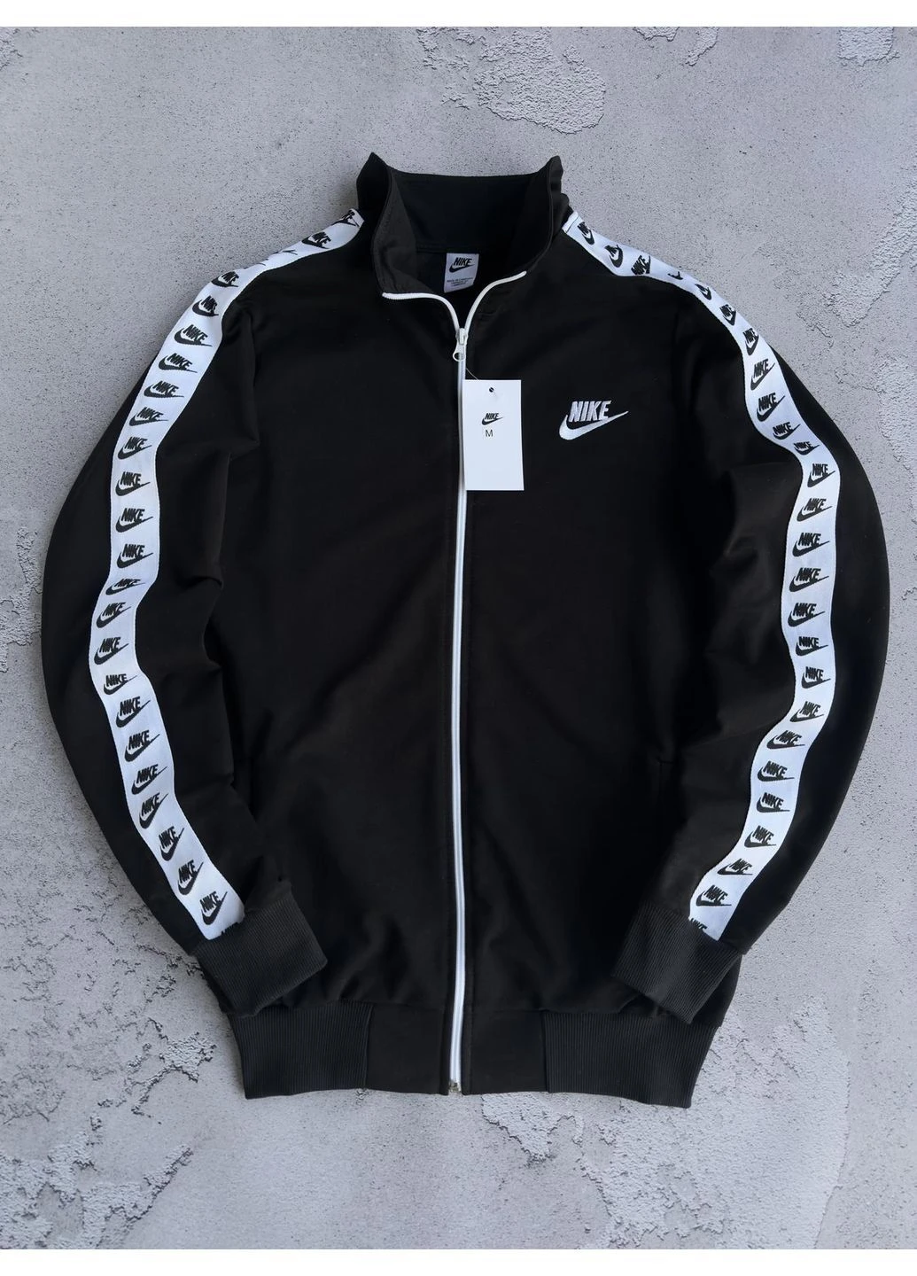 Олимпийка мужская Nike с вышивкой, логотип на рукавах вплетен в ленту No Brand (396615920)