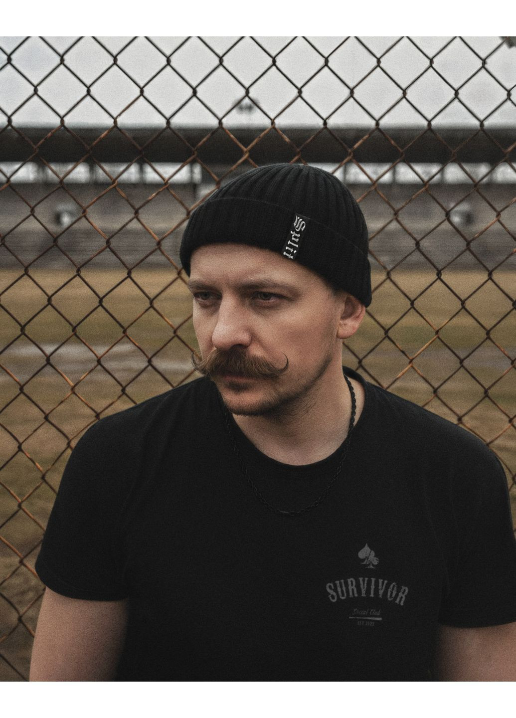 Шапка докер мужская черного цвета укороченая No Brand (363979546)