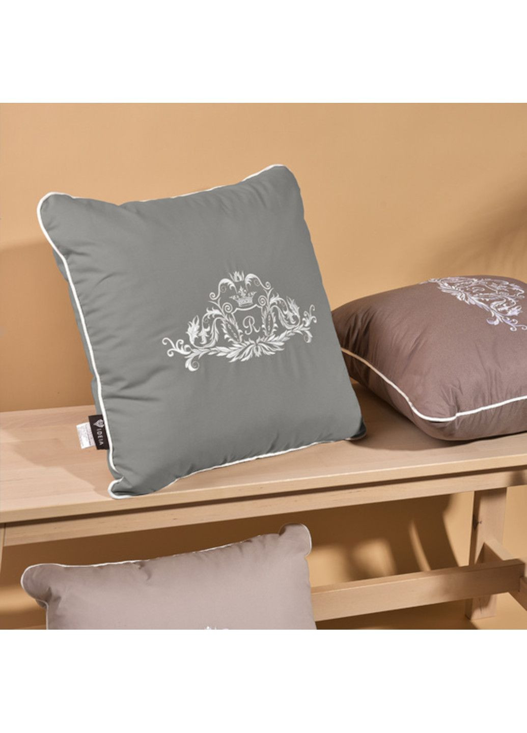 Подушка "ROYAL" 45х45 см с вышивкой (декоративная) IDEIA (332163812)