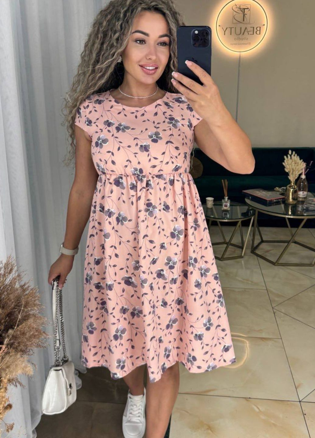 Пудровое повседневный миди платье свободного кроя а-силуэт Allthings с цветочным принтом