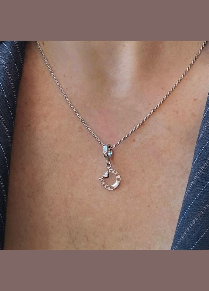 Серебряная шарм подвеска оберег Подкова с сердцем серебро 925 пробы Родированное (АРТ.1249п) 0.69г No Brand (316261673)