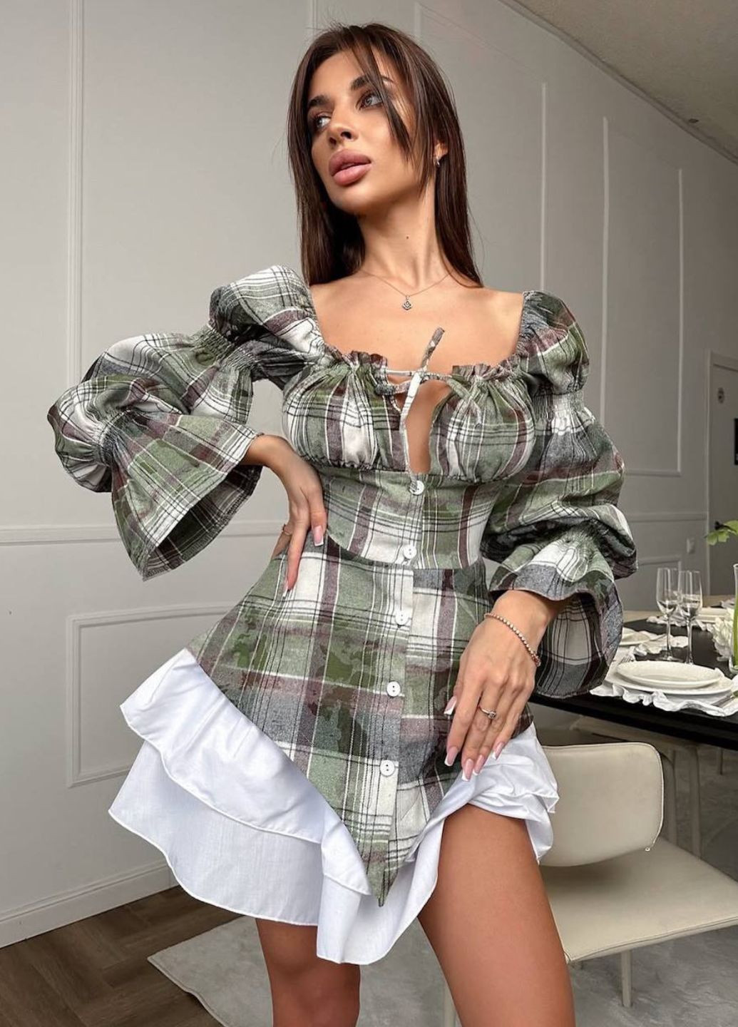 Зеленое кэжуал изысканное мини платье комбинация с верхом в клетку и двойной юбкой платье-комбинация Tik-Tak в клетку