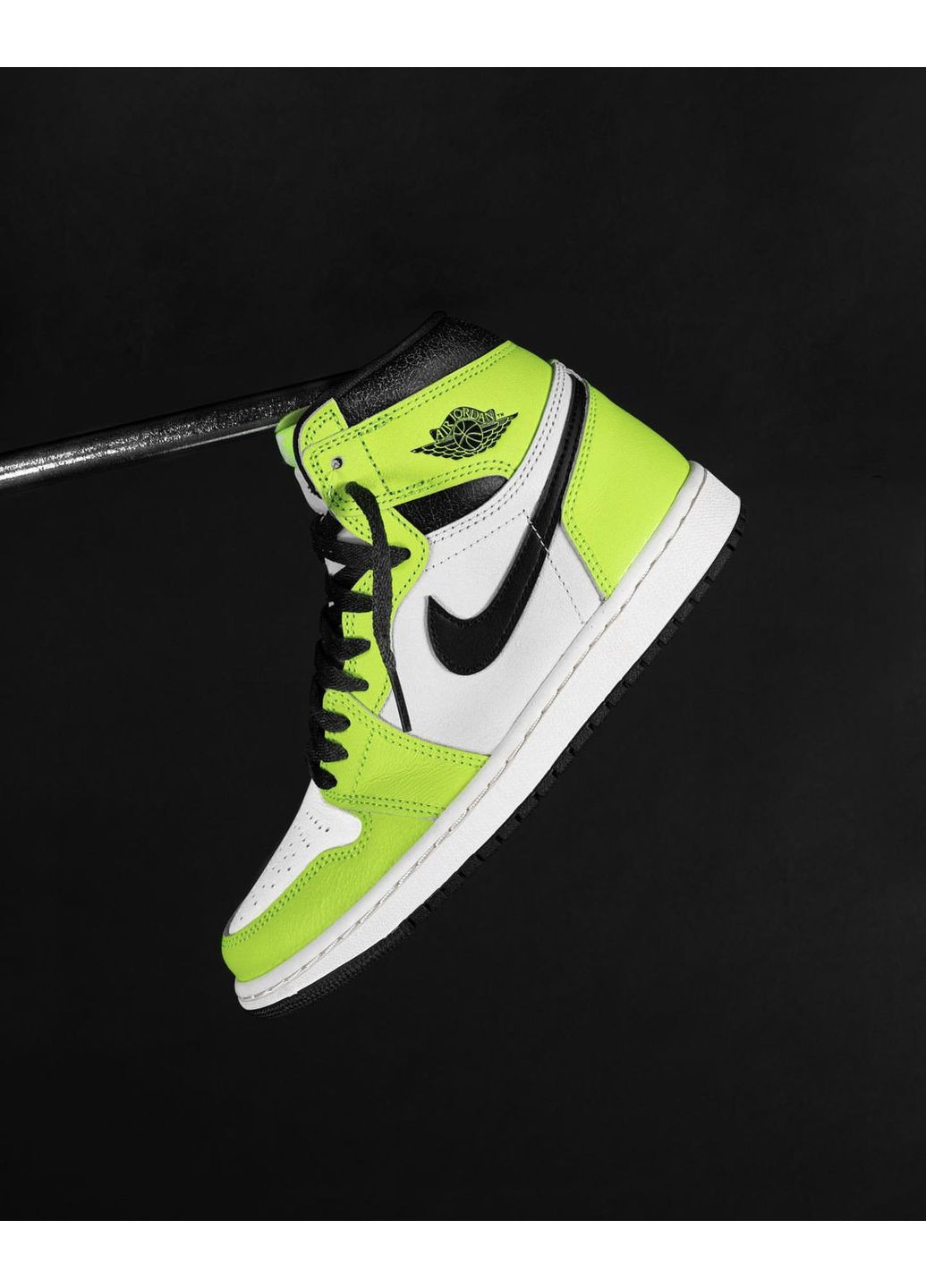 Салатові кросівки 1 retro high og visionaire 555088-702 Jordan