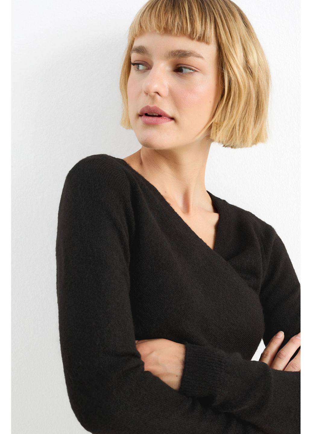 Чорний демісезонний укорочений светр C&A