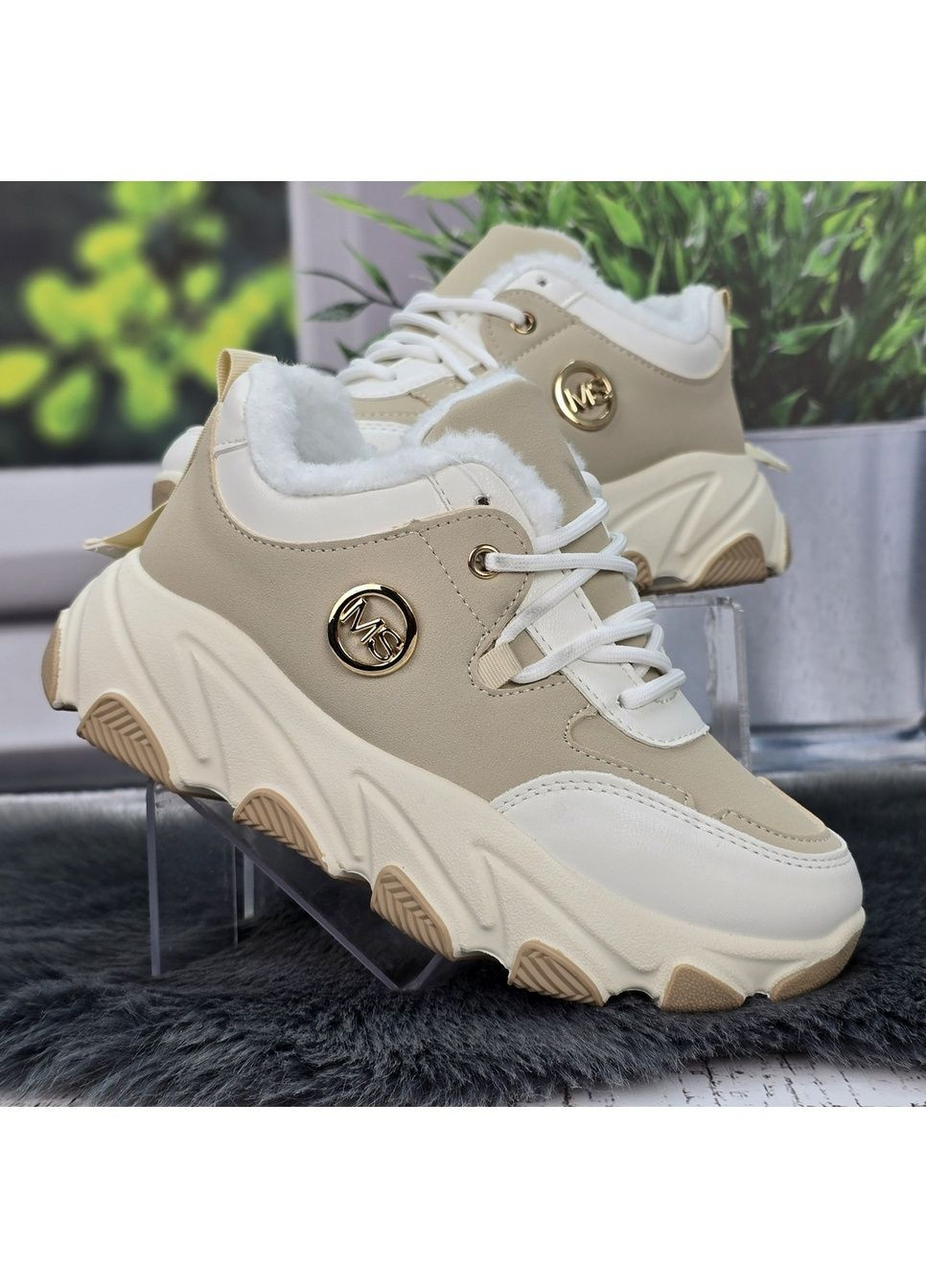 Кросівки жіночі зимові бежеві еко-шкіра на хутрі на об'ємній підошві No Brand (371772340)