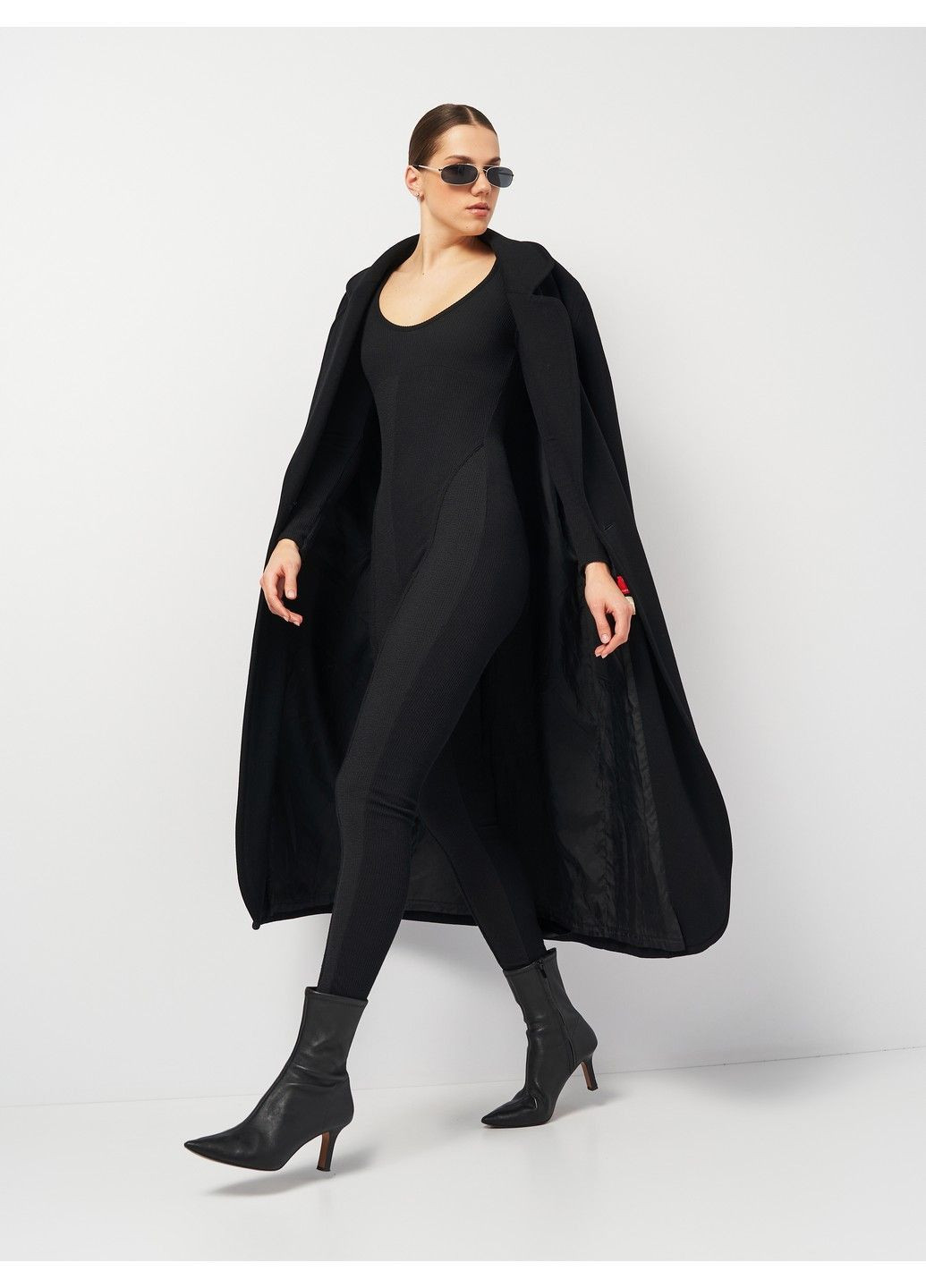 Комбинезон PrettyLittleThing однотонный чёрный кэжуал