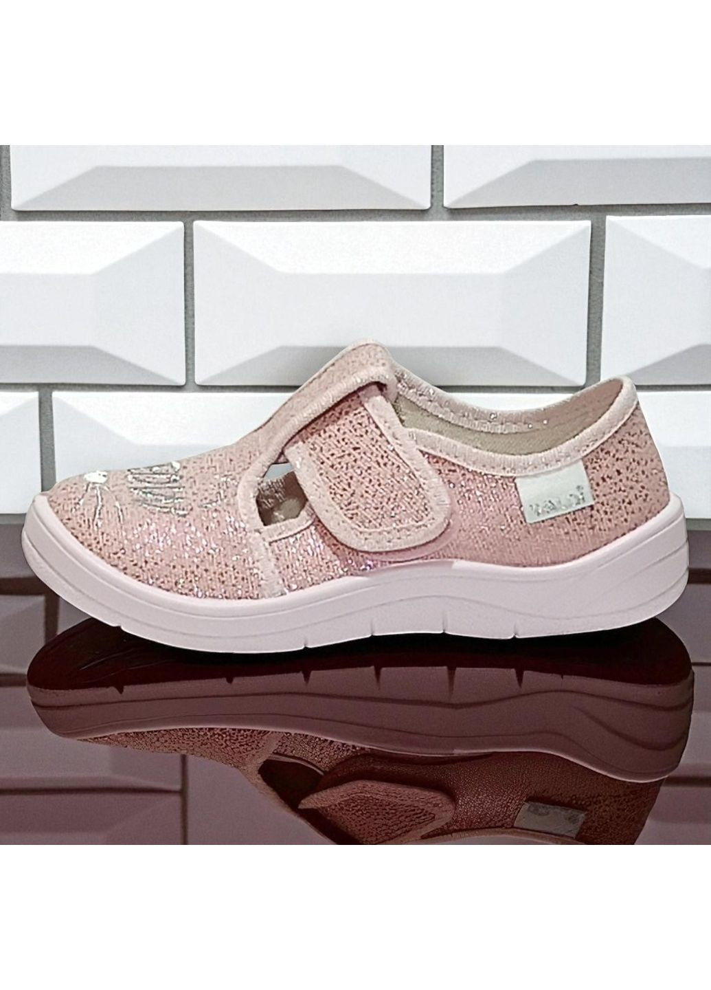 Розовые детские ортопедические для девочки сменная обувь в садик валди Waldi с вышивкой