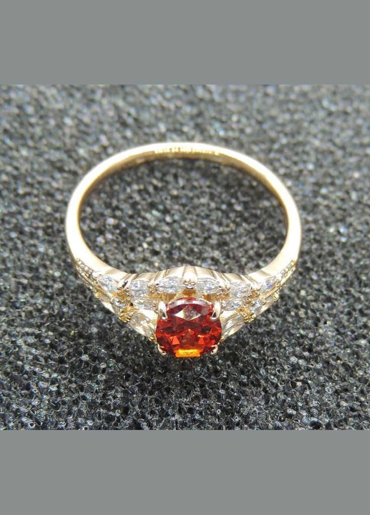 Классическое обручальное кольцо c большим красным камнем и белыми фианитами 18К золотистый р 21 Xuping (292552646)