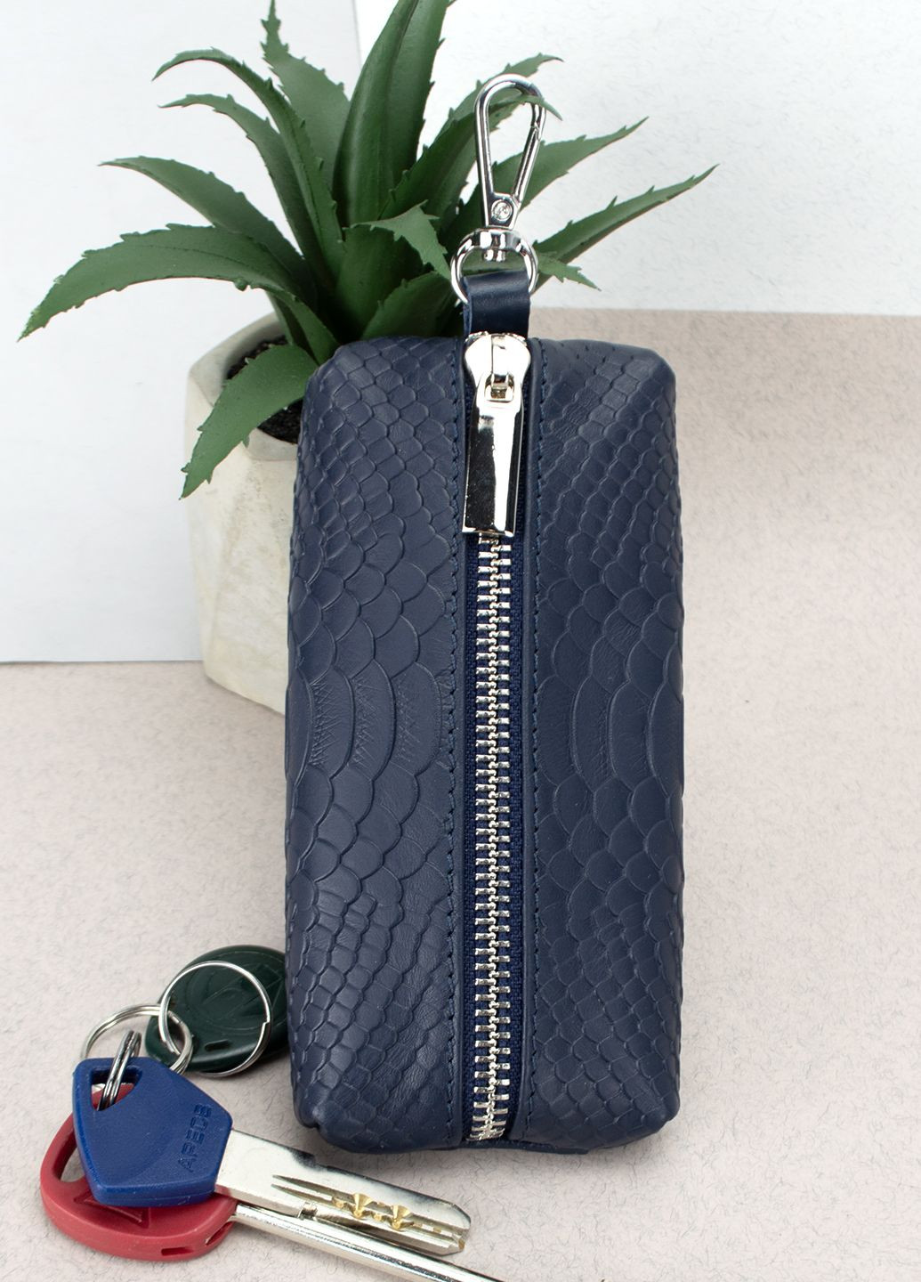 Ключниця жіноча шкіряна на блискавці Classic (синій пітон) з карабіном HandyCover (280924872)