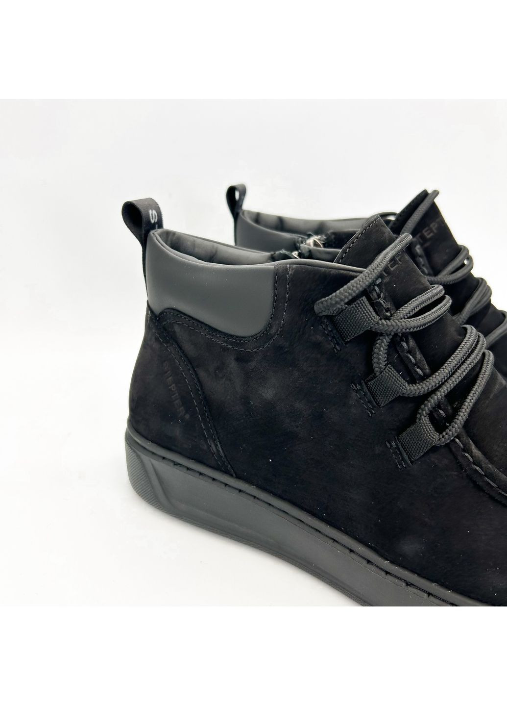 Черные зимние ботинки (р) нубук 0-2-2-8576 Stepter
