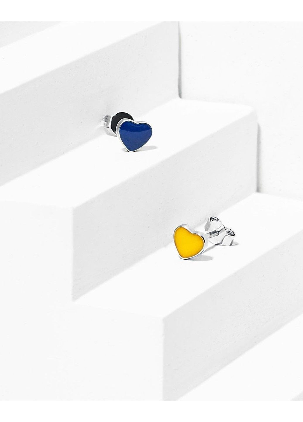 Серебряные серьги-пусеты с эмалью желто-синий Сердце UMAX (289351380)