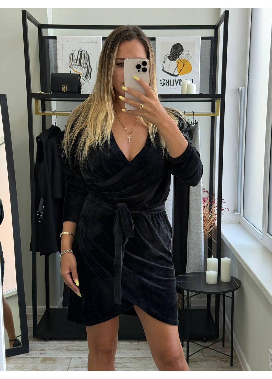 Чорна святковий, вечірня велюрова сукня міні з глибоким декольте на запах MonCher