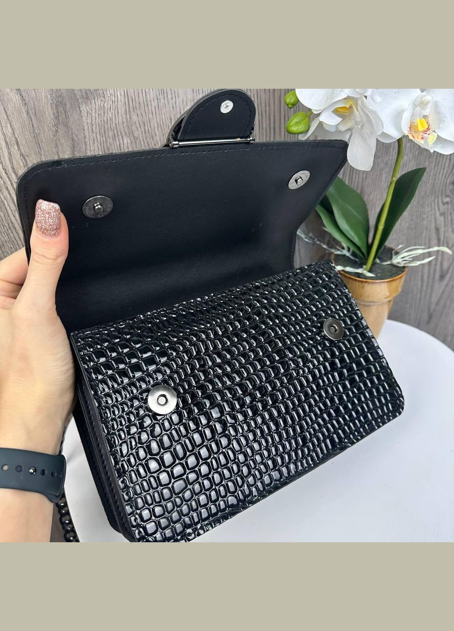Жіноча міні сумочка рептилія лакова на ланцюжку з 3 відділеннями чорна (sku_836-3) No Brand (330576228)