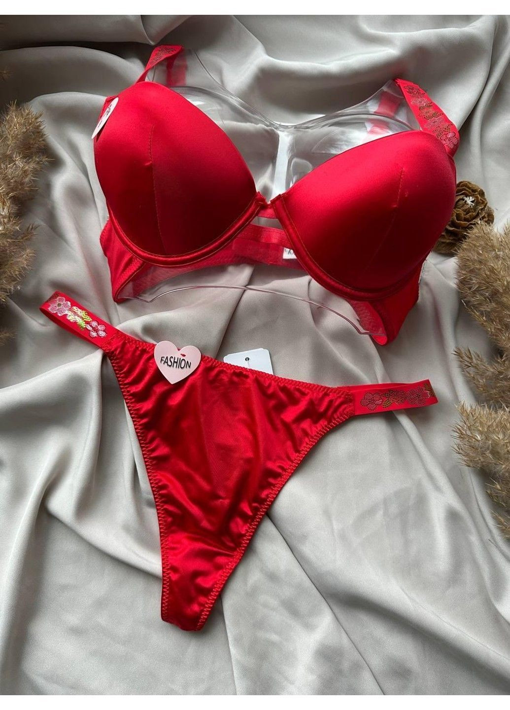 Красный комплект бюстгальтер на косточках + трусики стринги 6232 красный Beisdanna