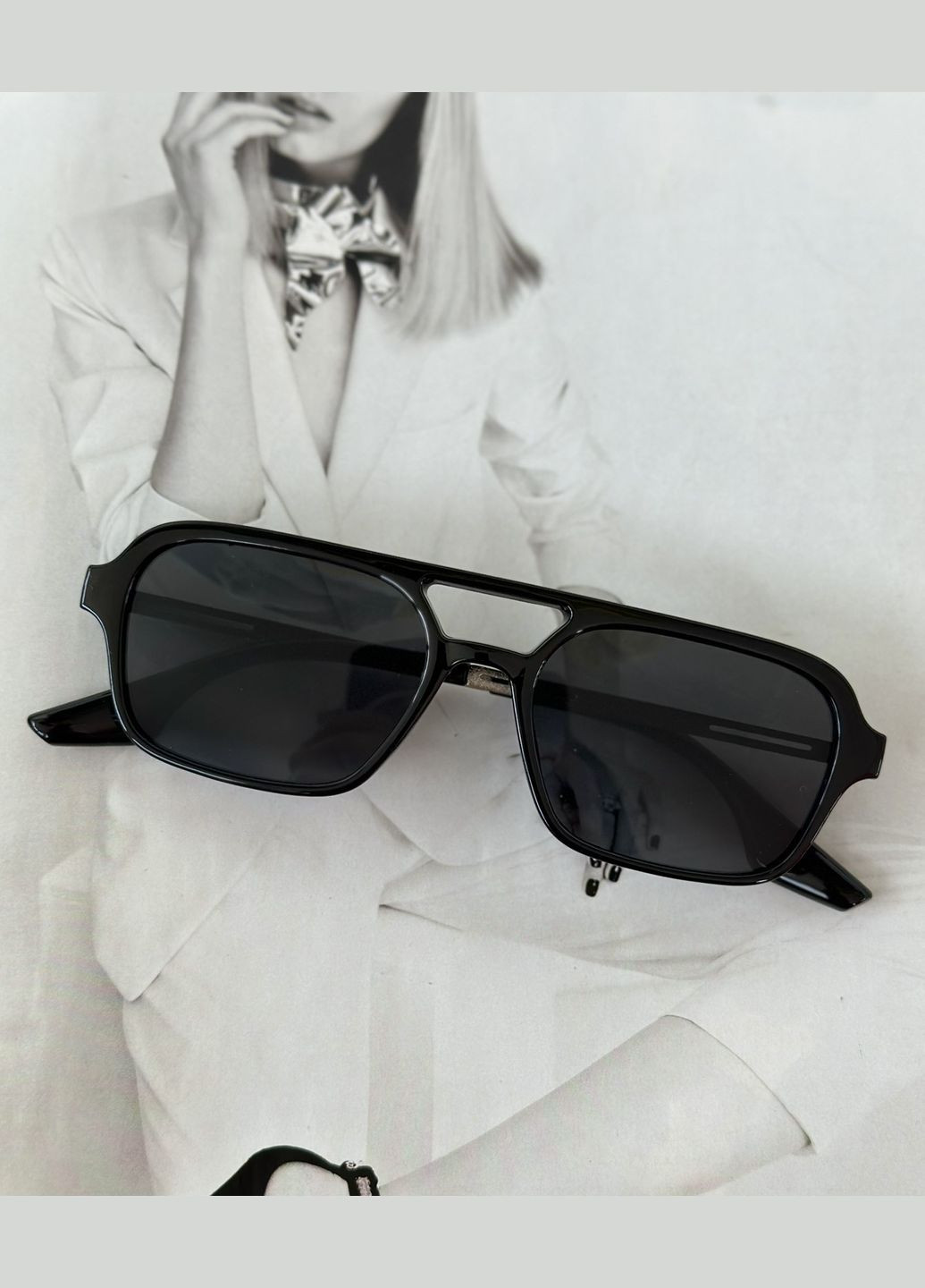 Сонцезахисні окуляри з подвійною переносицею унісекс Чорний No Brand (290704843)