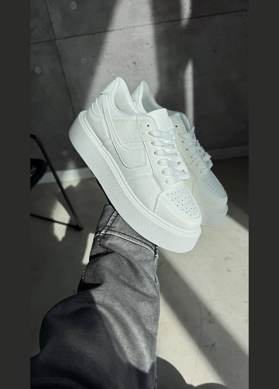 Жіночі кросівки в білому кольорі на платформі (2005) No Brand білі демісезони (330245802)