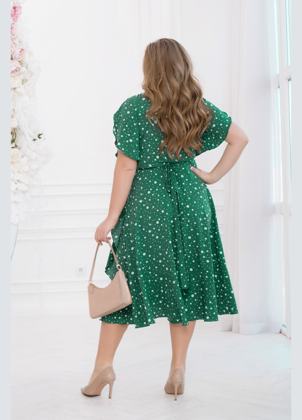 Зеленое повседневный яркое женственное платье на запах No Brand в горошек