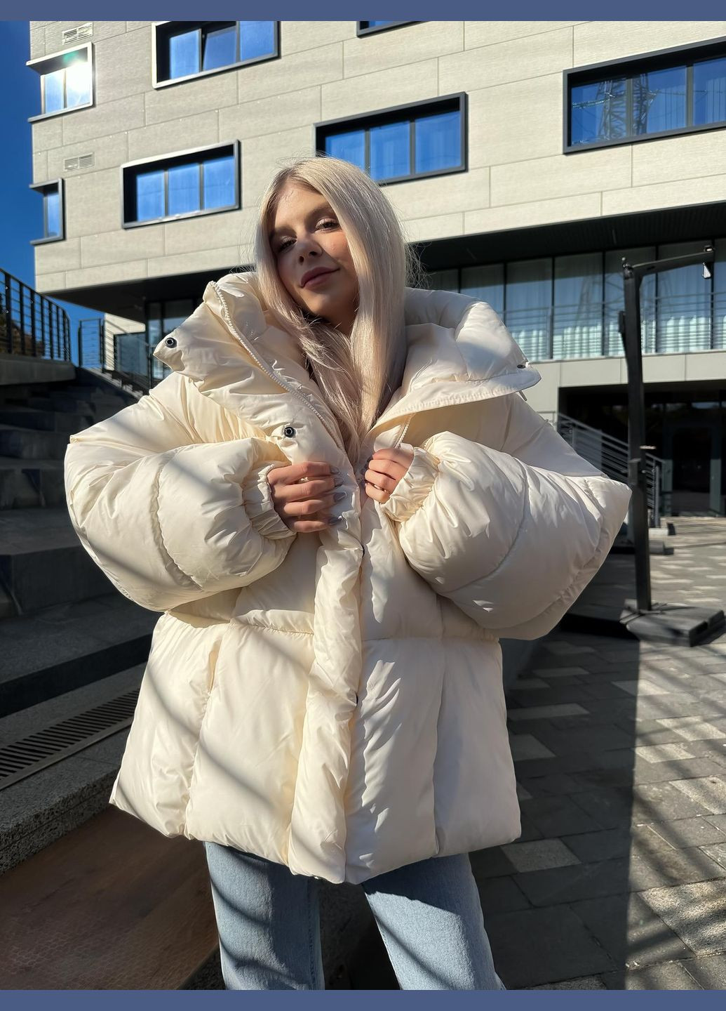 Молочна стильний пуховик Vakko