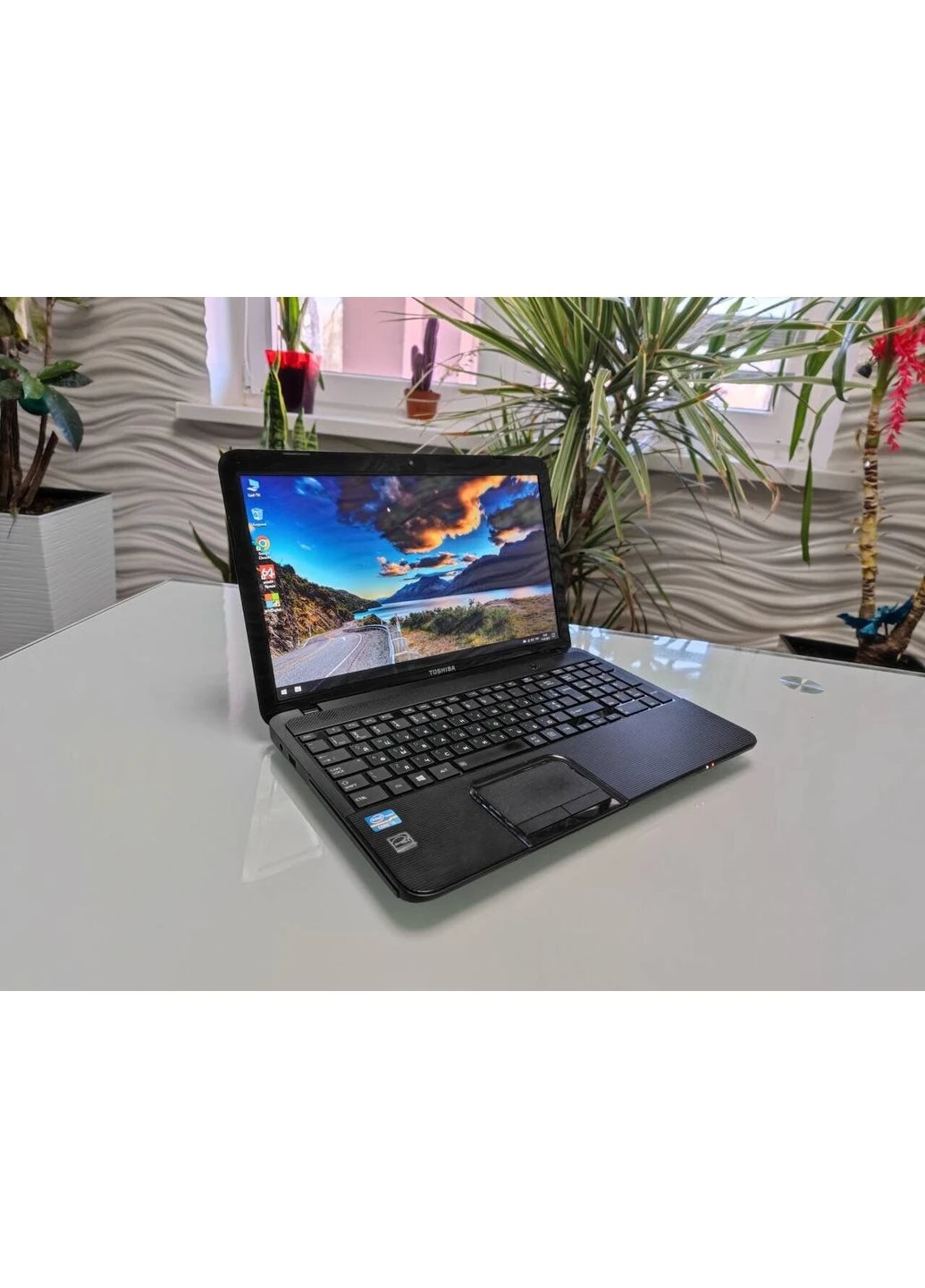 Ноутбук Satellite C855 / 15.6" (1366x768) TN / Intel Core i5-3230M (2(4) ядра по 2.6-3.2 GHz) / 8 GB DDR3 / 256 GB SSD / HD Toshiba (398143705)